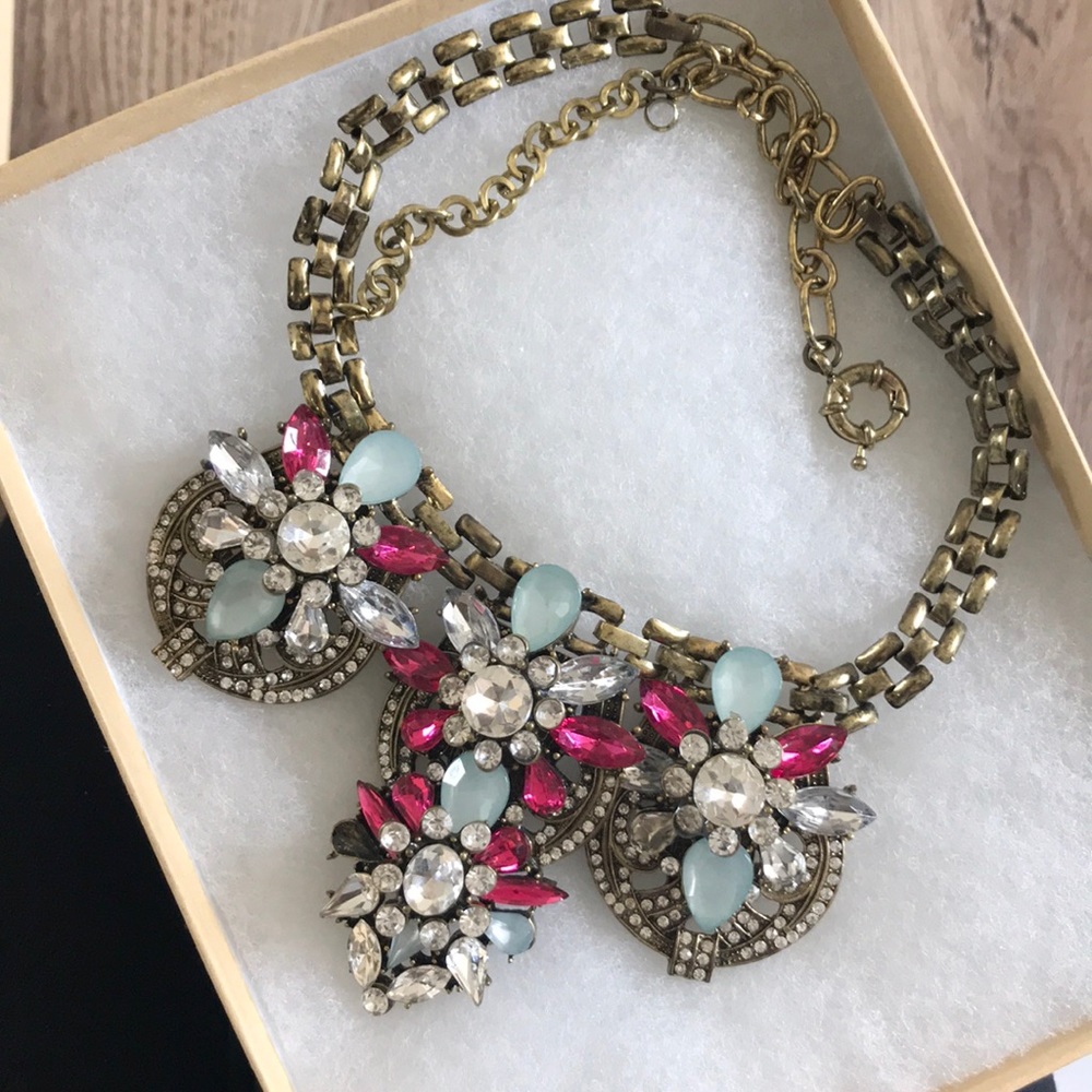 Gorgeous statement necklace
